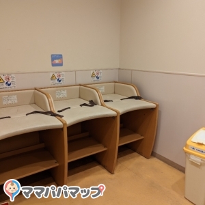 トイザらス・ベビーザらス  新座店(2F)の授乳室・おむつ替え台の写真(8枚目)