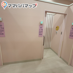 イオン秦野の授乳室・おむつ替え台の写真(2枚目)