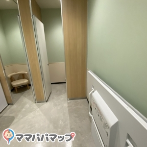 スーパービバホーム八王子多摩美大前店(2F)の授乳室・おむつ替え台の写真(1枚目)