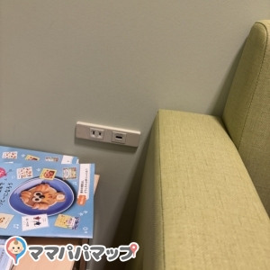 授乳室内のコンセント