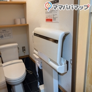 ステーキガスト 宝塚店のオムツ替え台情報 画像1
