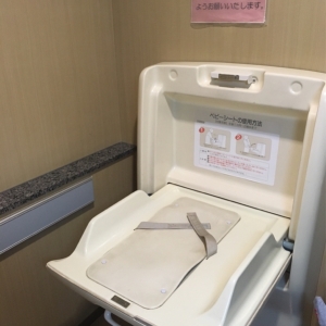 オムツ替え台も綺麗です