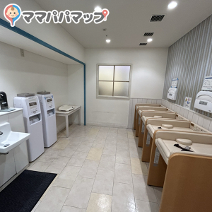 おむつ台×4、立ちおむつ×1、ベビースケール