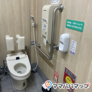 カワチ薬品 富士厚原店の授乳室・おむつ替え台の写真(2枚目)