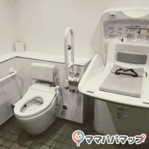 ブックオフ 2階（岩崎本店パーキング）(2F)のオムツ替え台情報 画像1