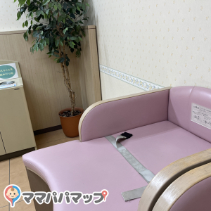 トキハインダストリー佐伯店(2F)の授乳室・おむつ替え台の写真(1枚目)