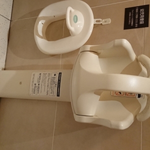 幼児用便座もあります。