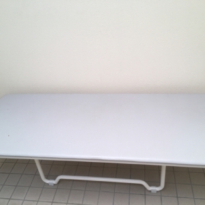 固定ベルトは無いです。