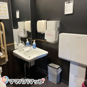 焼肉きんぐ 小田原成田店(1F)のオムツ替え台情報 画像1