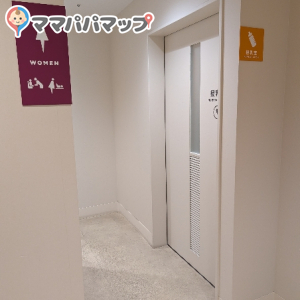 ヨドバシカメラ　マルチメディア梅田(7F)の授乳室・おむつ替え台の写真(3枚目)