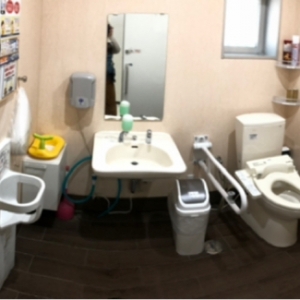 クリエイトＳ・Ｄ　戸塚・矢部町店(1F)の授乳室・おむつ替え台の写真(1枚目)