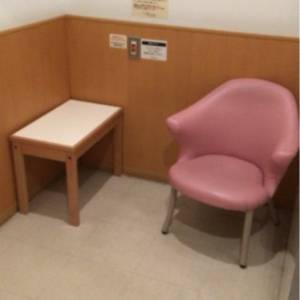 授乳室はベビーカーも入れる広さ