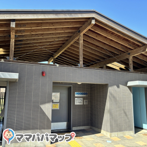 水元公園　野外ステージ横　屋外トイレの授乳室・おむつ替え台の写真(4枚目)