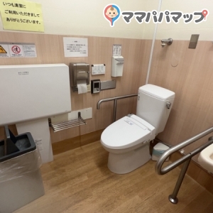 株式会社ライフコーポレーション　北赤羽店(2F)のオムツ替え台情報 画像1