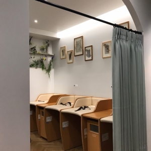 オムツ替えスペース入口にカーテンが付きました！通路から見えちゃって気になっていたので嬉しいです。