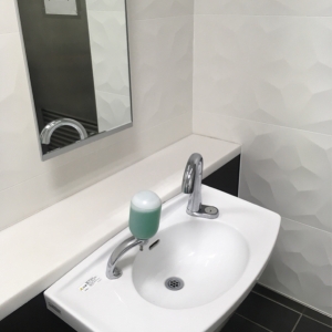 2017年12月リニューアルの多機能トイレ／シンク