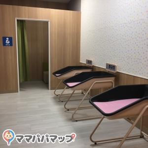 オムツ交換用ベッドは三個あります