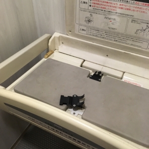 女性トイレ個室内のオムツ交換台(2018年9月)