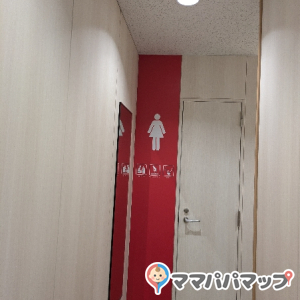 イトーヨーカドー大船店（BOOKOFF SUPER BAZAAR側）(2F)の授乳室・おむつ替え台の写真(1枚目)