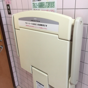 ダイハツ東京販売 Ｕ－ＣＡＲ府中(1F)の授乳室・おむつ替え台の写真(1枚目)