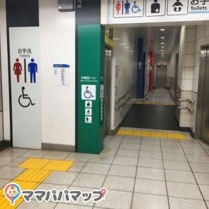 溜池山王駅（千代田線側　永田町改札5番6番出口付近）のオムツ替え台情報 画像4