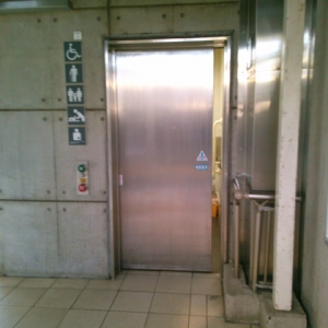 JR埼京線 十条駅 (改札内)(1F)のオムツ替え台情報 画像2