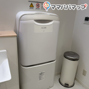 大牟田市ともだちや絵本美術館の授乳室・おむつ替え台の写真(4枚目)