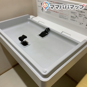 都立野川公園　サービス管理センター(1F)の授乳室・おむつ替え台の写真(1枚目)
