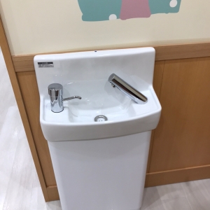 オムツ台横にある手洗い場です