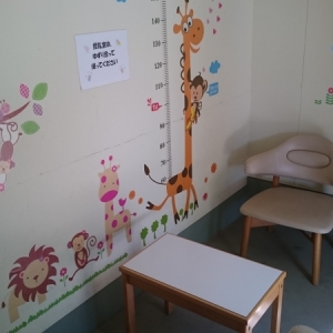 身長計付きの壁紙がありました