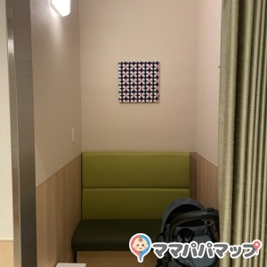 ベビーカー入れても十分な広さがあります、そして何と言っても綺麗で使いやすいです
