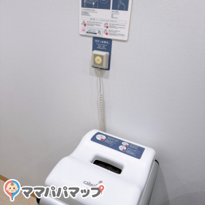 さすが家電製品を取り扱っているお店の授乳室ってだけあって、おむつを捨てるゴミ箱が画期的で臭い全く漏れていませんでした！