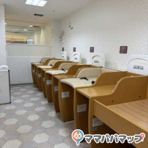 京都タカシマヤ(5階　ベビーサロン)の授乳室・おむつ替え台の写真(1枚目)