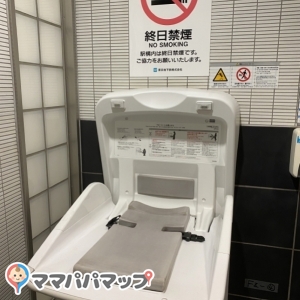 キレイですが気になる方はシートを敷いてください