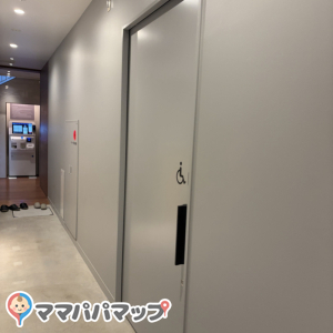 軽井沢 T-SITE(1F)の授乳室・おむつ替え台の写真(1枚目)