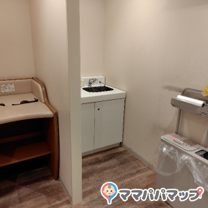 三鷹駅（改札内）(4F)の授乳室・おむつ替え台の写真(1枚目)