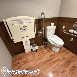 びっくりドンキー 中倉店(1F)の授乳室・おむつ替え台の写真(1枚目)