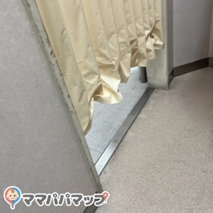げき狭&下が空いています。母乳をあげている時人が下から覗いてこないかな、、とかソワソワしました‍<span class="emoji emoji2195"></span>️