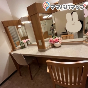 こちらの化粧台で授乳する感じです。