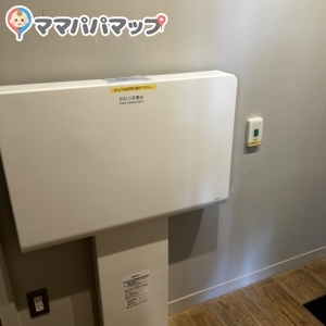 トイレ内におむつ交換台