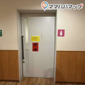 マルイト難波ビル(2F)の授乳室・おむつ替え台の写真(2枚目)