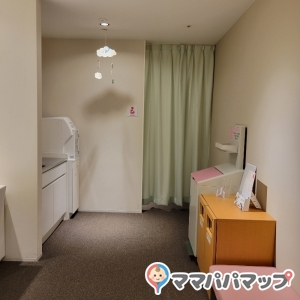 みどりのカーテンの奥が授乳スペース