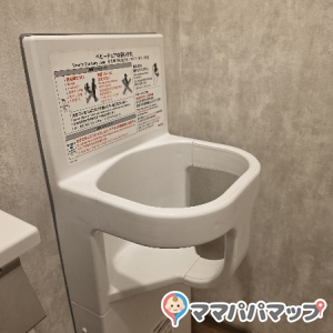 オリーブの丘 新松戸店(1F)の授乳室・おむつ替え台の写真(2枚目)