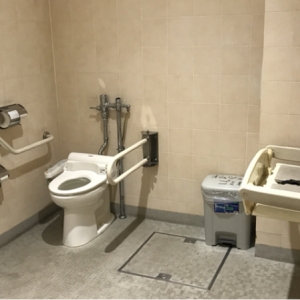 ホームズ横須賀店(1F)のオムツ替え台情報 画像5