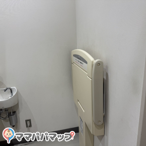 and(4F)の授乳室・おむつ替え台の写真(3枚目)