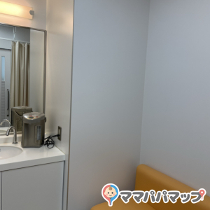 児童コーナーの授乳室にポットもありました。