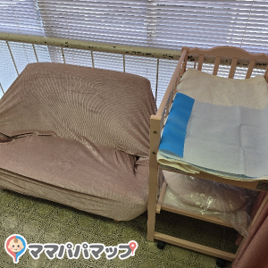 ローソファとオムツ替え台