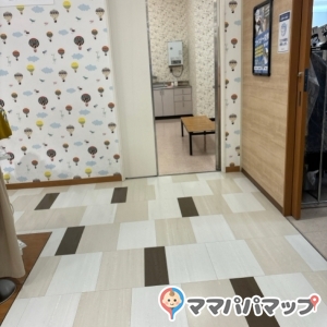 天満屋ハピータウンポートプラザ店の授乳室・おむつ替え台の写真(2枚目)