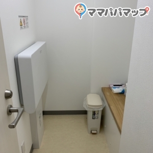 トヨタカローラ花博店の授乳室・オムツ替え台情報 画像3