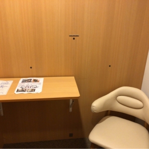 椅子と荷物置き